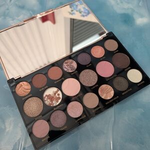 Makeup Revolution Allure Eyeshadow Palette